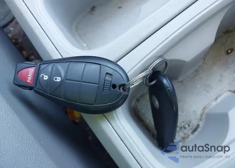 2011 Volkswagen Routan S z USA, uszkodzony, nr VIN 2V4RW4DG8BR695704